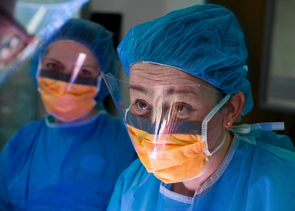 First Place, Student Photographer of the Year - Logan Riely / Ohio UniversityDr. Burnette takes a look at the attending physician, Dr. Broecker, with medical student Maria Rodionova listening in the background. 