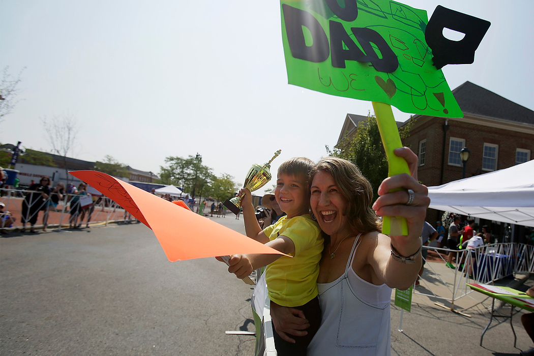 First Place, Student Photographer of the Year - Logan Riely / Ohio UniversityMichelle Kohn and her son Gabriel, 4, of Cincinnati, Ohio, cheer on their father and husband Chase as he crosses the 180 mile finish line at Market Square in New Albany to end the 6th annual Pelotonia.