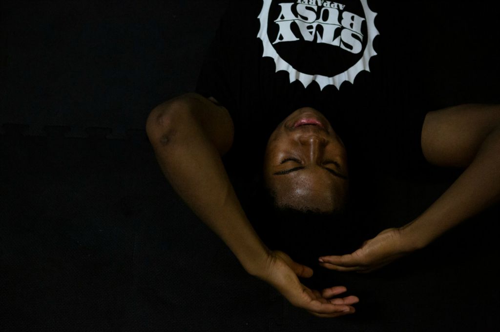 Second Place, Chuck Scott Student Photographer of the Year - Michael Blackshire / Ohio UniversityDemontaze Duncan, 18, does crunches during practice in Louisville, Kentucky on October 10, 2020.