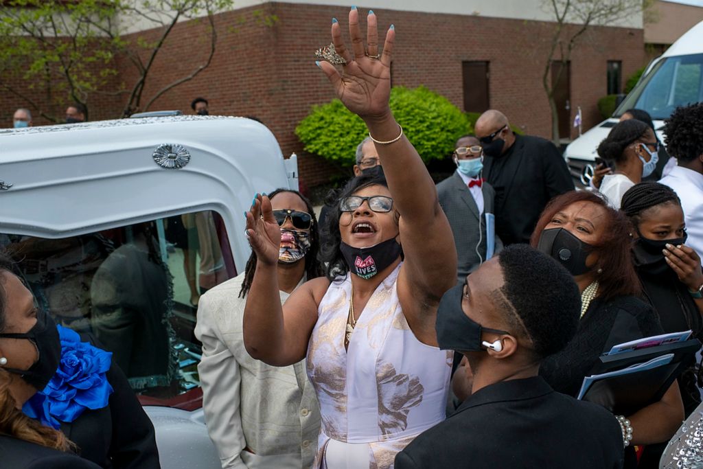First place, News Picture Story - Gaelen Morse / Reuters, "Ma’Khia Bryant "Paula Bryant, the mother of Ma'Khia Bryant, releases butterflies at her daughters funeral. Ma’Khia loved the color blue and butterflies, two themes present throughout the service celebrating her life in Columbus on April 30, 2021. 