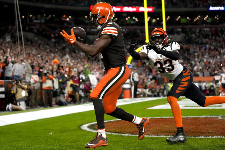 Ron Kuntz Sports Photographer of the Year - Third Place Cleveland Browns wide receiver Amari Cooper (2) catches a touchdown pass as Cincinnati Bengals cornerback Tre Flowers (33) defends in the third quarter of a game at FirstEnergy Stadium in Cleveland.   (Albert Cesare / The Cincinnati Enquirer)