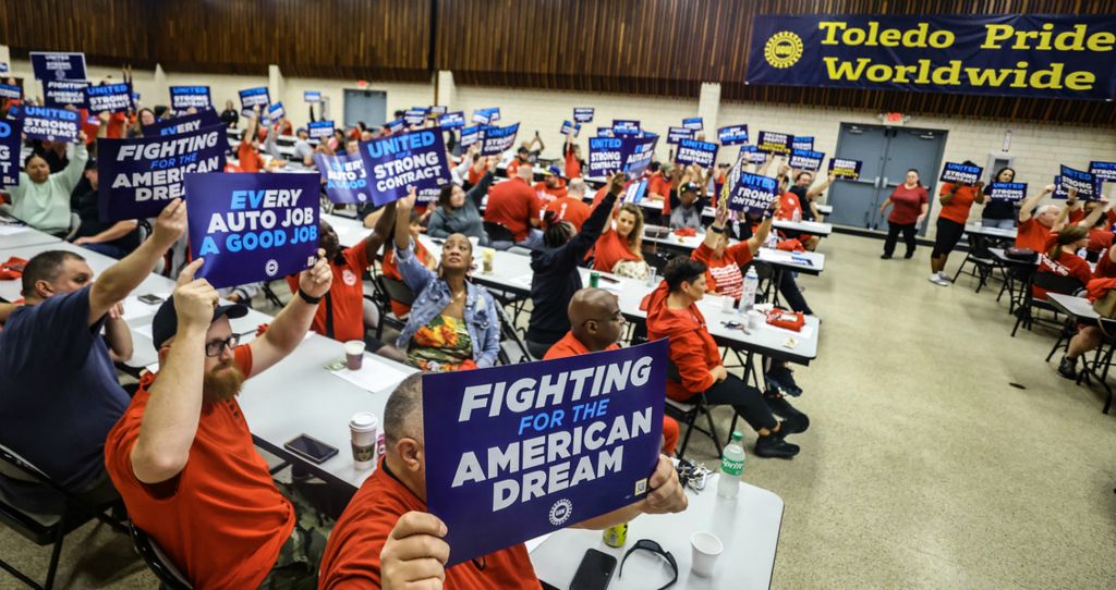 News Picture Story - 3rd, “UAW Strike”Jeep employees meet in preparation for a possible strike Friday, September 8, 2023, at the UAW Local 12  in Toledo.  (Jeremy Wadsworth / The Blade)