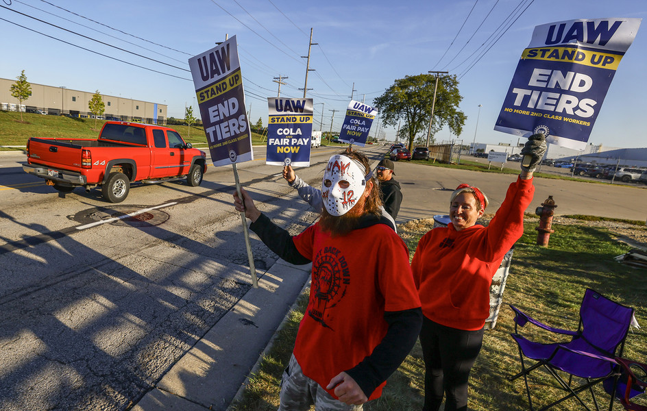 News Picture Story - 3rd, “UAW Strike”UAW members including Scott Kralovic, wearing mask, work the picket line during day 5 of the strike Tuesday, September 19, 2023, at the Stellantis Toledo Assembly Complex where Jeeps are made in Toledo, Ohio.  (Jeremy Wadsworth / The Blade)