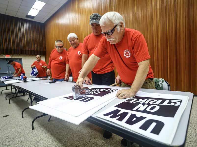 News Picture Story - 3rd, “UAW Strike”Jeep employee Tim Weller and others make signs in preparation for a possible strike Friday, September 8, 2023, at the UAW Local 12  in Toledo. (Jeremy Wadsworth / The Blade)