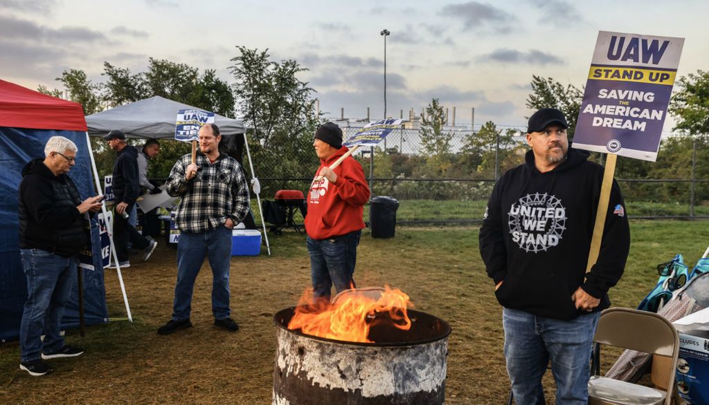 News Picture Story - 3rd, “UAW Strike”UAW members continue their strike Friday, October 6, 2023, at the Stellantis Toledo Assembly Complex where Jeeps are made in Toledo, Ohio.  (Jeremy Wadsworth / The Blade)