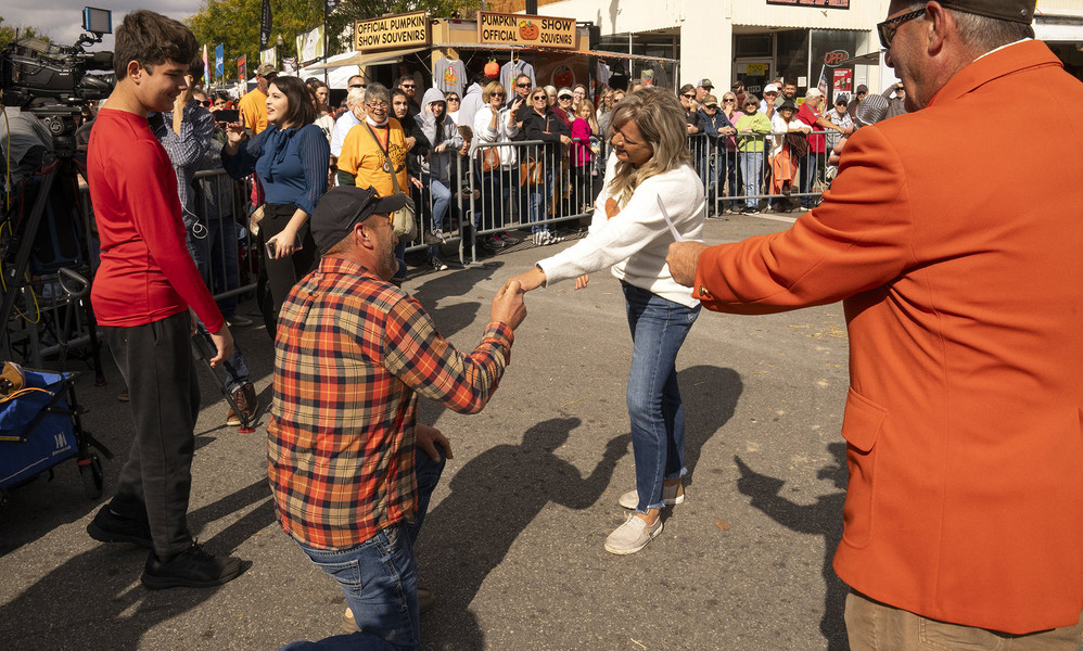 2nd - Photographer of the Year - Large Market Chris Wheeler proposes to Holly Dailello while Wheelers pumpkins are weighed in during the Circleville Pumpkin Show. Dailello said yes. (Brooke LaValley / The Columbus Dispatch)